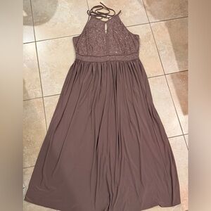 Chic Sleeveless Maxi Dress in Brown